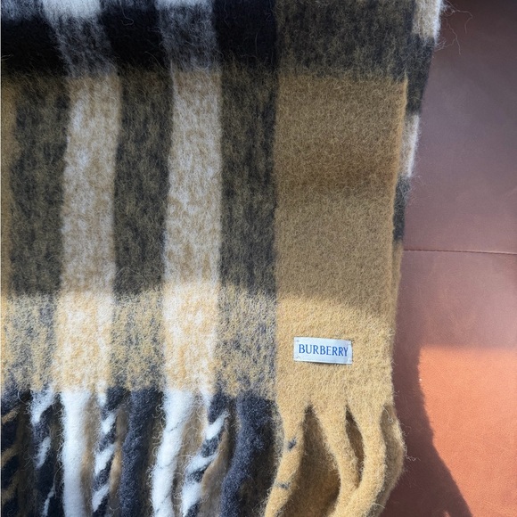 New Burberry Color Oxide  Alpaca & Wool Scarf  190cm X50cm Or 74 Inches X 19” - Picture 5 of 7